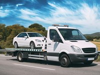 ¿Cuánto tiempo tarda la asistencia en carretera en llegar a mi ubicación?