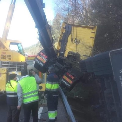 Especialistas en rescate de vehículos