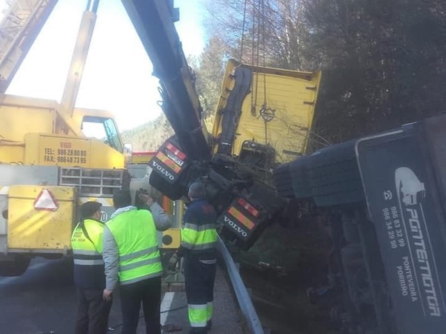 Especialistas en rescate de vehículos