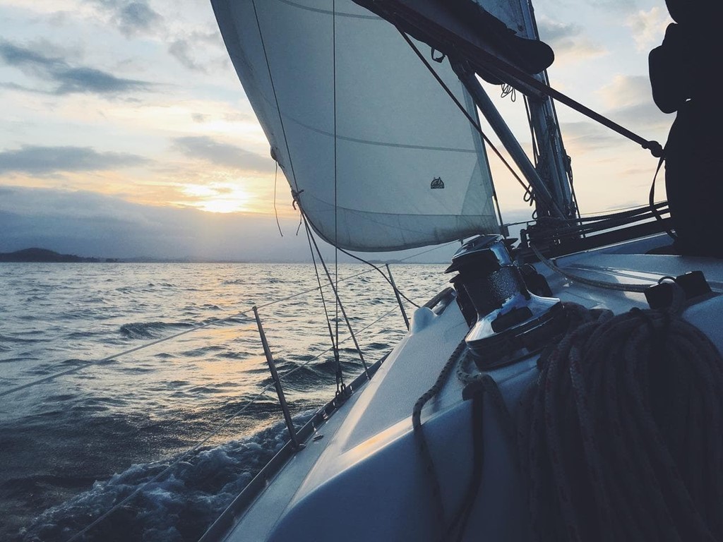 Mueva su barco con una empresa especializada en el transporte de mercancías