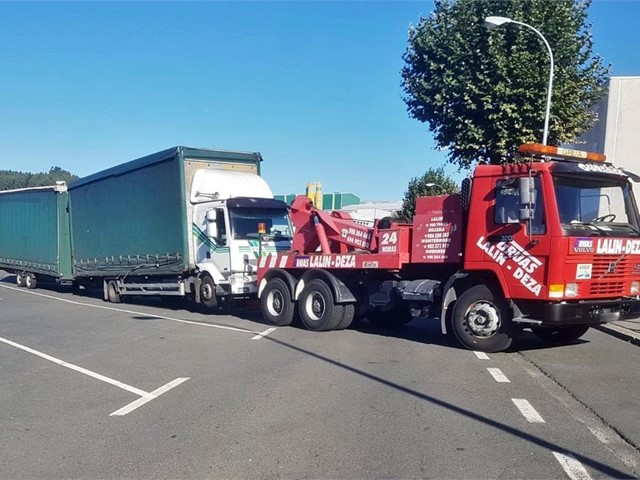 ¿Por qué confiar a Grúas Lalín Deza sus transportes especiales por carretera?